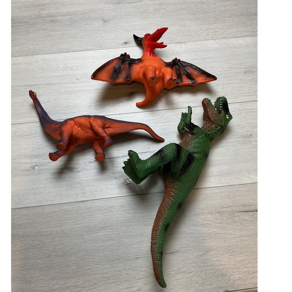 Unbranded Dinosaur Toy Figures Kids OS Green Orange Purple 
Gently Used